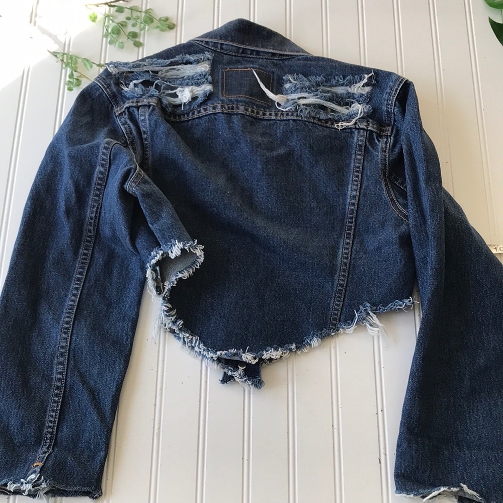 Levi’s distressed denim Jean blue jacket - Picture 10 of 10